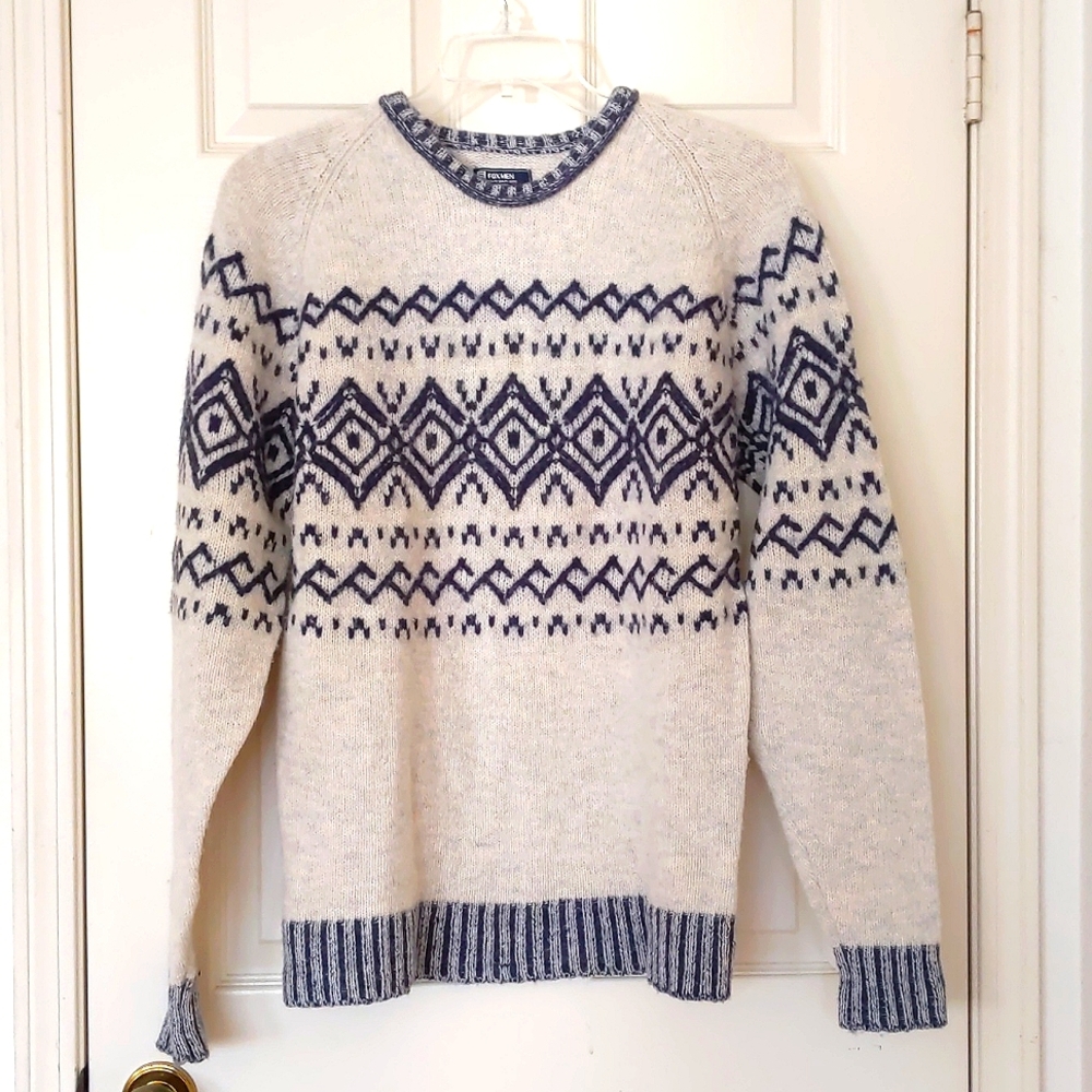 NWOT. Men's Wool blended crewneck sweater with color knitted patterns.